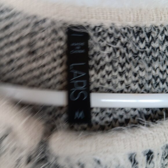 Soft black and white sweater jacket size M - Picture 2 of 3